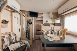 6-Reisemobil  I 69 L Adv.
