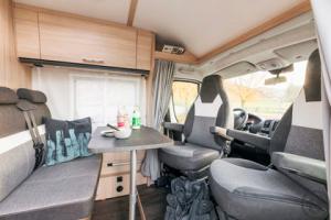 5-Wohnmobil  V 66 Adv.