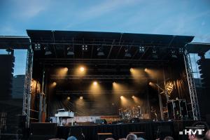 Mobile Bühne FreeSTAGE M 2 - 10 x 8 m
Licht- und Tontechnik: Rein ins Dach - Dachlast bis 3,2 Ton