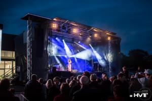 3-Mobile Bühne FreeSTAGE M 2 - 10 x 8 m

Licht- und Tontechnik: Rein ins Dach - Dachlast bis...