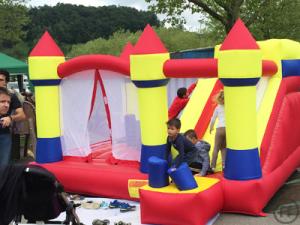 5-Hüpfburg / Gumpischloss mit Rutsche - Kinder Attraktion an jeder Ausstellung oder Fest