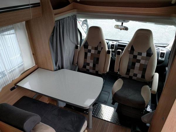 2-Wohnmobil Teilintegriert mit Doppelbett und Garage, Sunlight T60