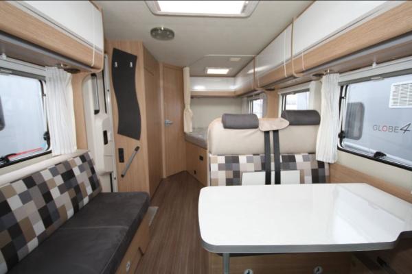 2-Wohnmobil Teilintegriert mit Doppelbett, Sunlight T64 ohne Hubbett