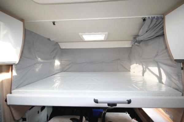 4-Wohnmobil Integriert Einzelbett mit Hubbett, Sunlight I68