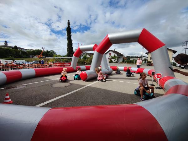 3-Bobby Car Parcour inclusive aufblasbarer Umrandung